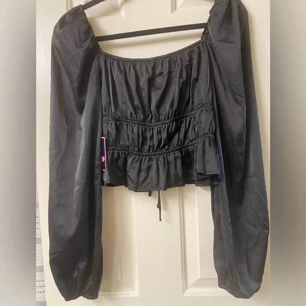 Mixed Threads Los Angeles Satin Black Puff Long Sleeve Crop Top Size Medium NWT - Picture 10 of 16